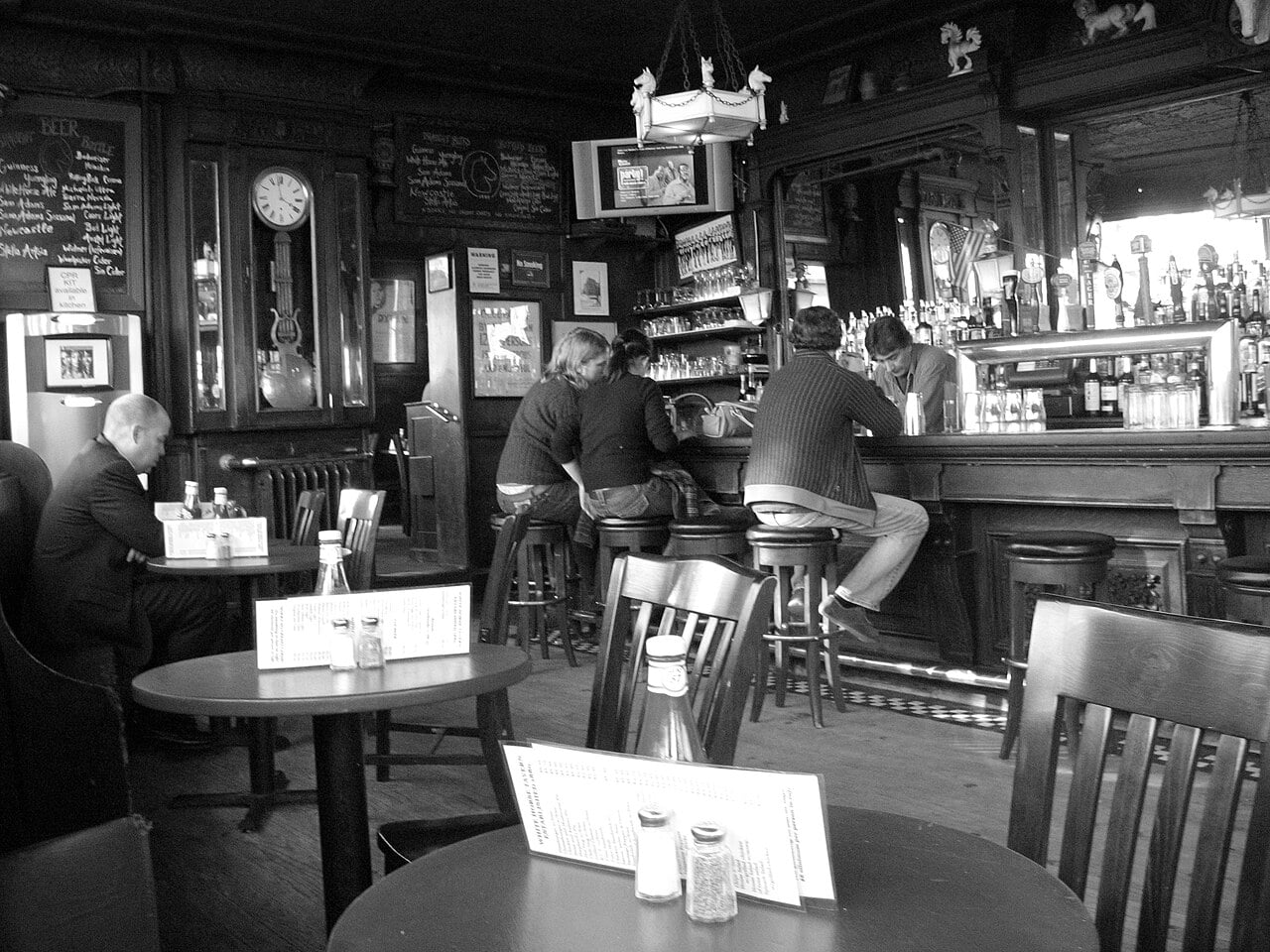 Archive photograph of the White Horse Tavern interior in 2007