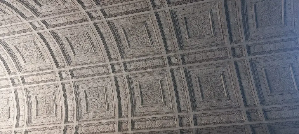 Vaulted ceiling in the central arch of the Manhattan Municipal Building