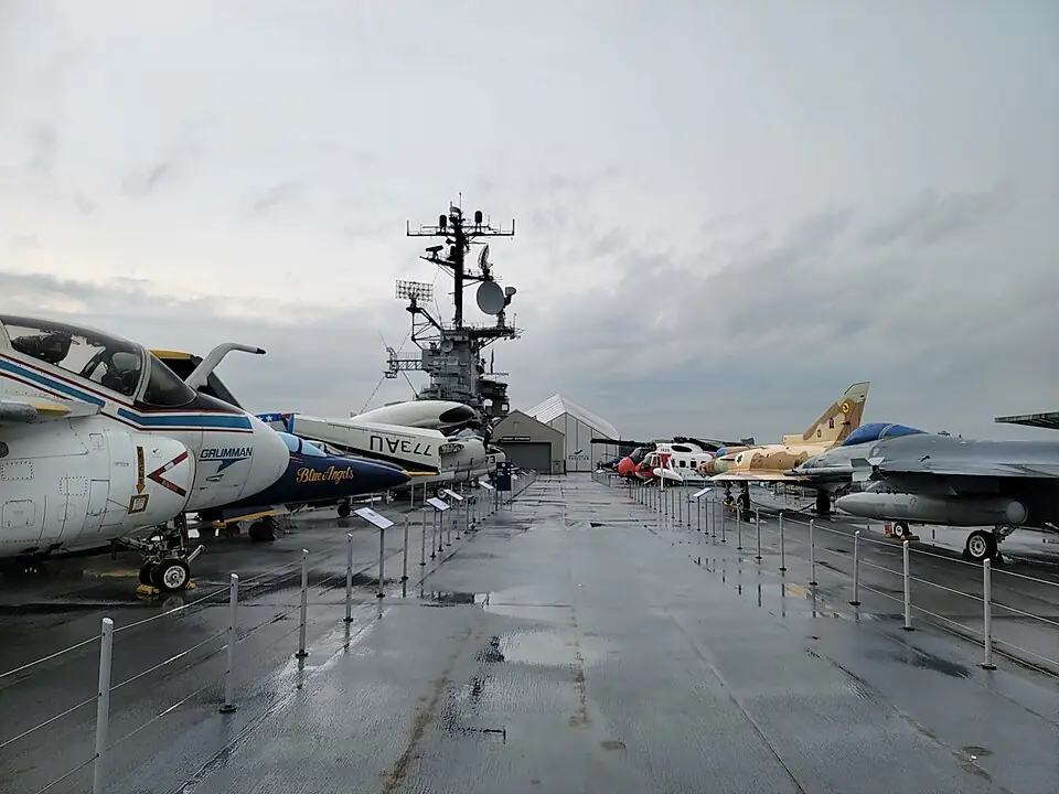 Aircraft displayed on Intrepid's flight deck with the Manhattan skyline behind them