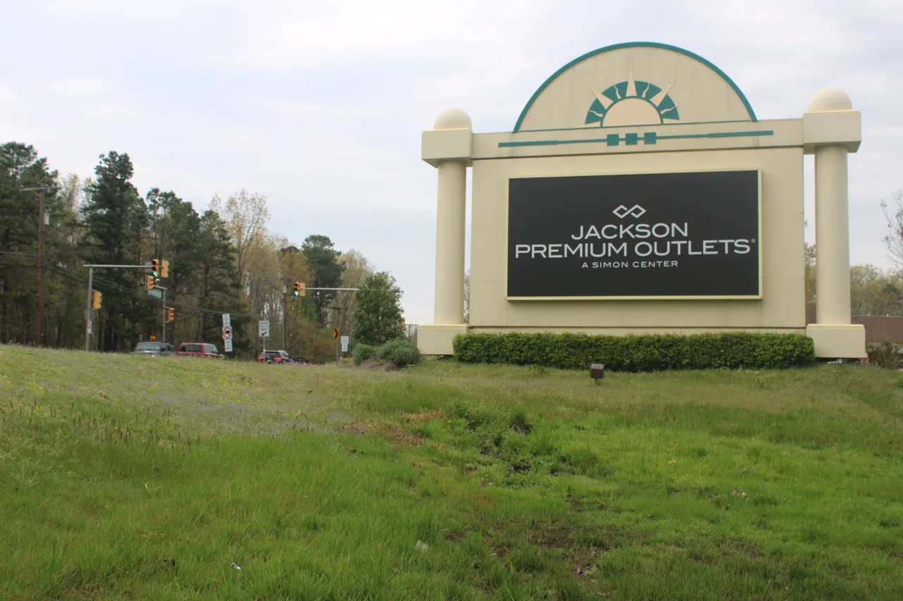 Jackson Premium Outlets roadside sign beside Monmouth Road in New Jersey