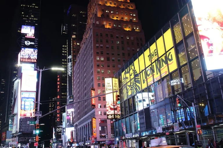 Broadway Tickets: Discounts, TKTS, Rush, Lotteries & Seats